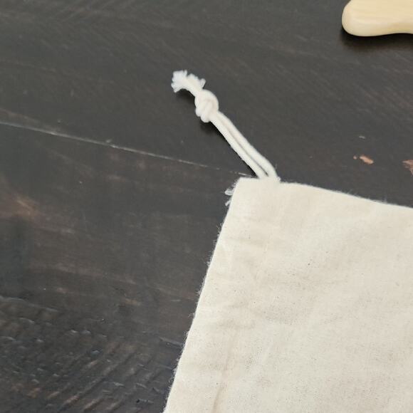 DE LA HEART The Body Tool Wood Lymphatic Massage Natural Material Drawstring Bag - Picture 5 of 7